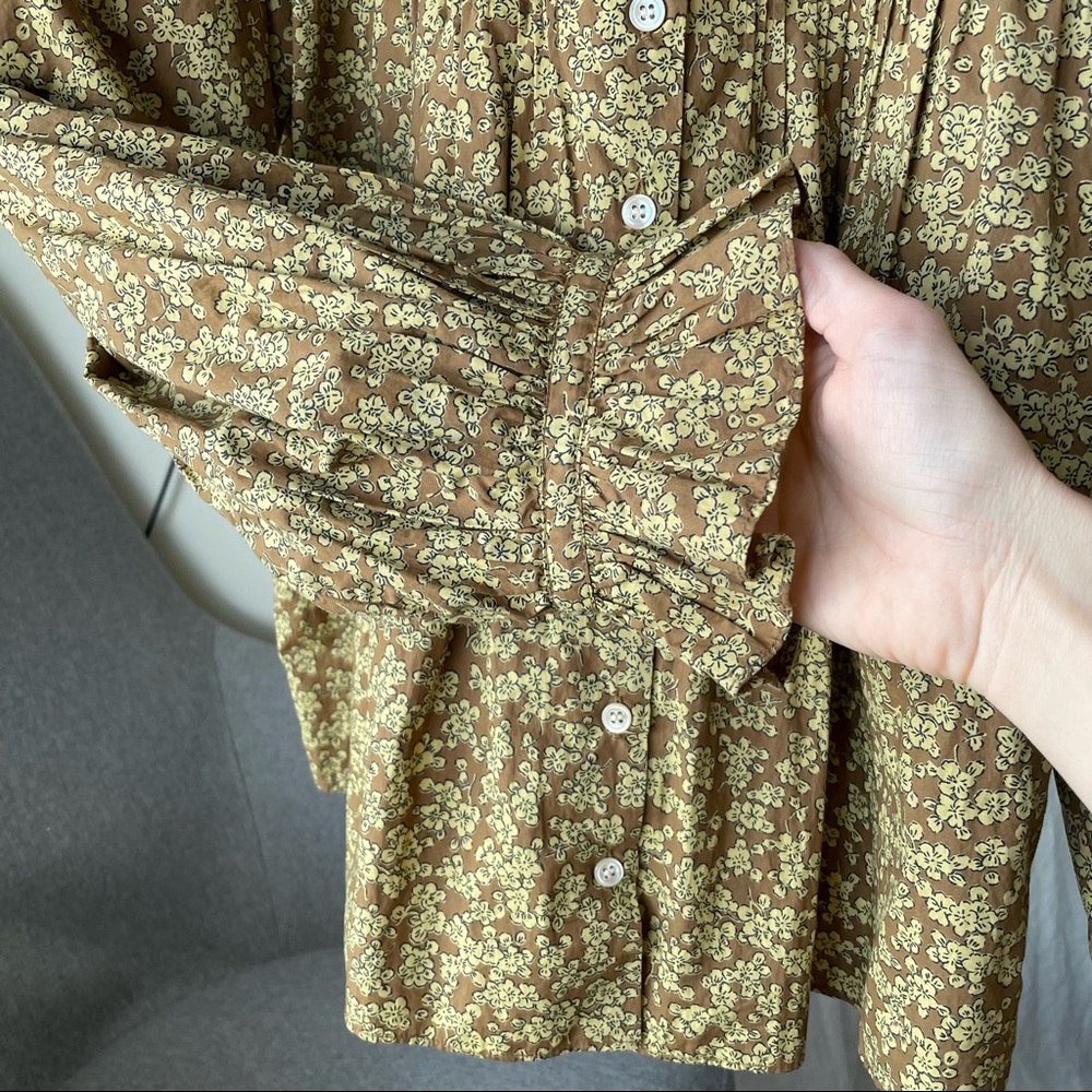 Doen Floral Blouse in Olive and Cream - Picture 4 of 8